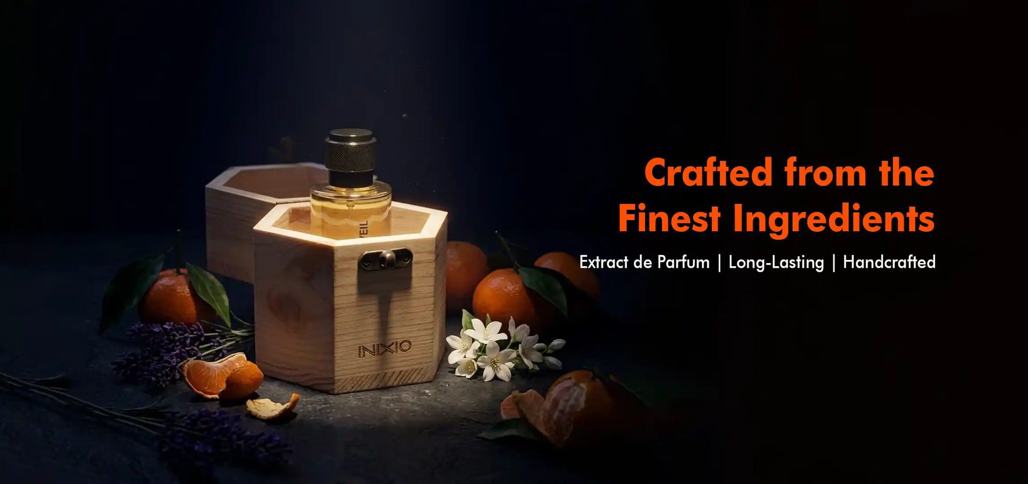 Wooden hexagonal Inixio perfume bottle with oranges and flower fragrance notes on a dark background, featuring text about the product.